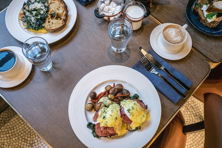 Breakfast/Coffee Service 72 of 86