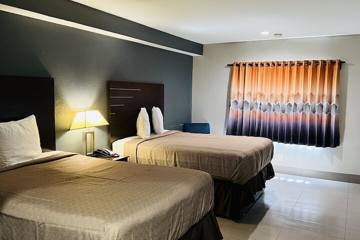 Room 5 of 8