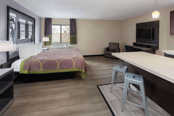Room 25 of 38