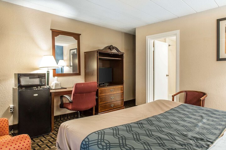 Room 12 of 19
