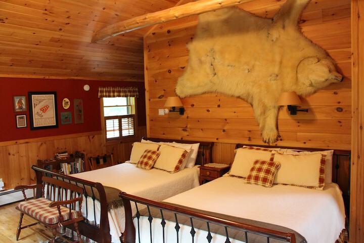 Kiwassa Lake Bed & Breakfast