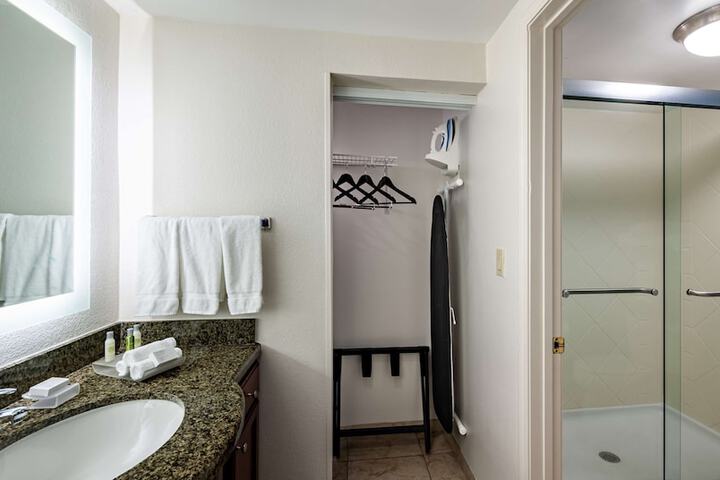 Room 25 of 43