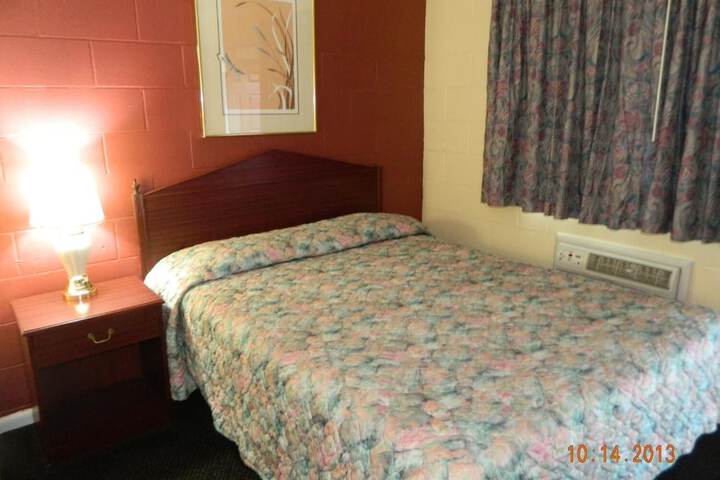 Room 6 of 12