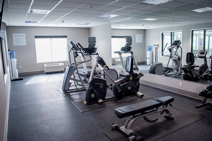 Holiday Inn Express and Suites Mason City by IHG