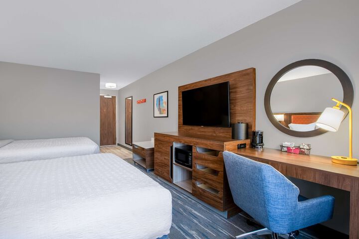 Room 27 of 38