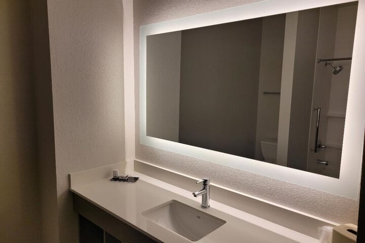 Holiday Inn Express & Suites Starkville by IHG