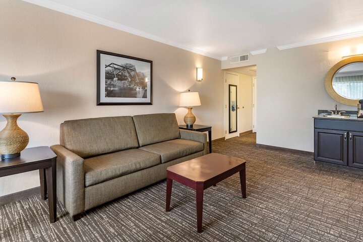 Room 12 of 34