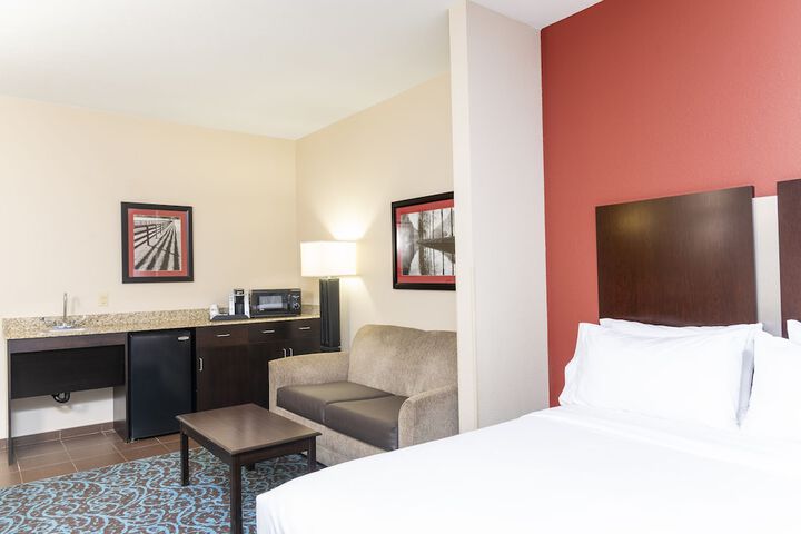 Holiday Inn Express Hotel & Suites New Philadelphia by IHG