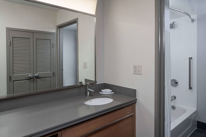 Room 9 of 32
