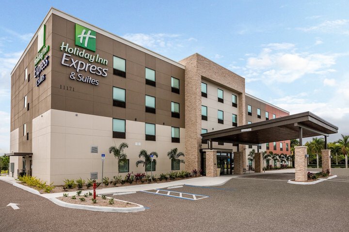 Holiday Inn Express & Suites Ft. Myers Beach-Sanibel Gateway by IHG