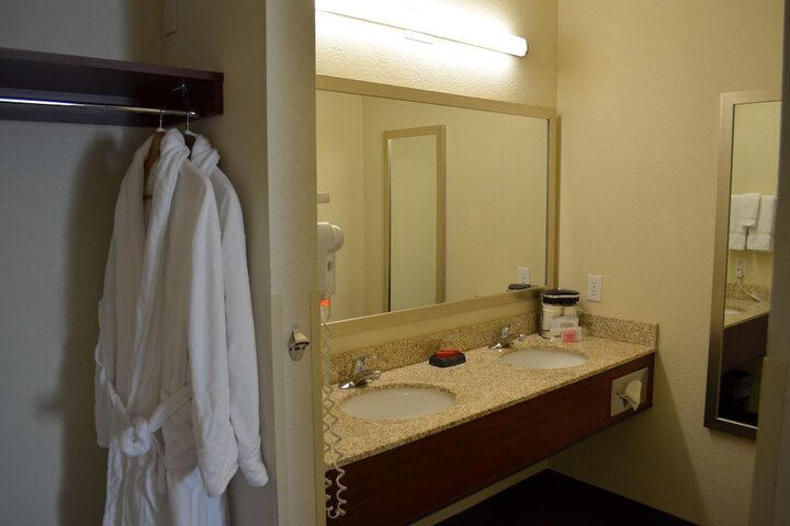 Room 41 of 68