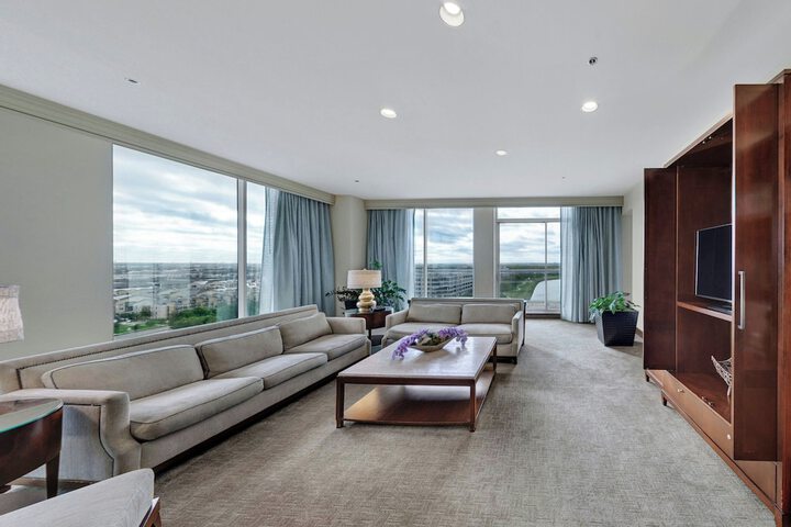 Renaissance Dallas North Hotel