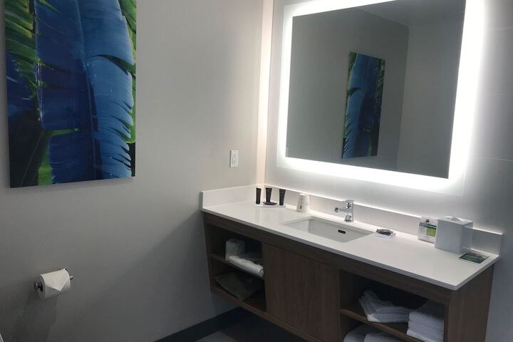 Room 28 of 40