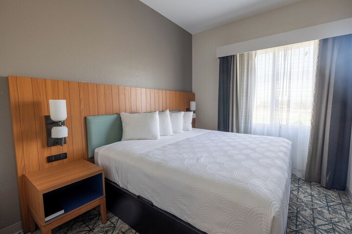 Country Inn & Suites by Radisson St. Petersburg - Clearwater, FL