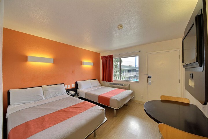 Room 21 of 29