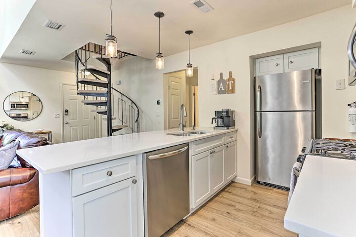 Gorgeous Vernon Township Condo w / Balcony!