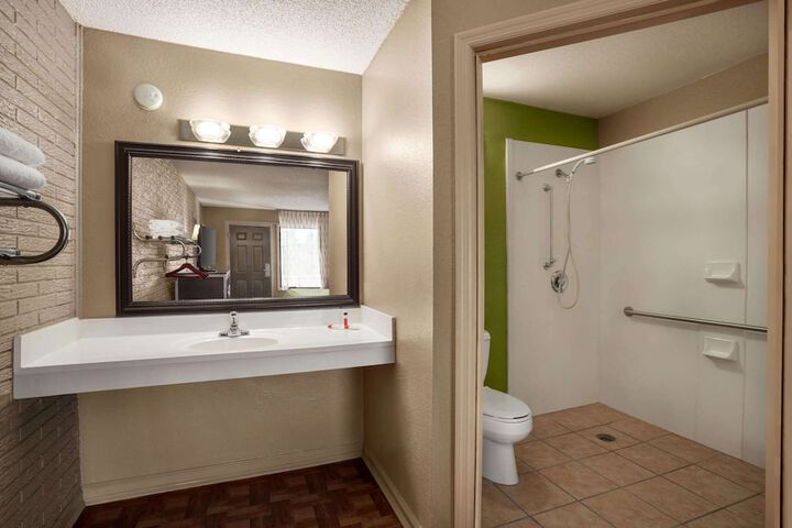 Room 16 of 31