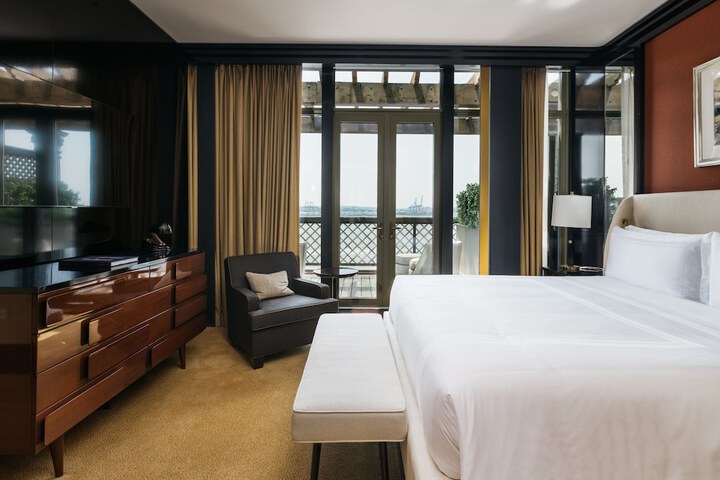 Room 33 of 121
