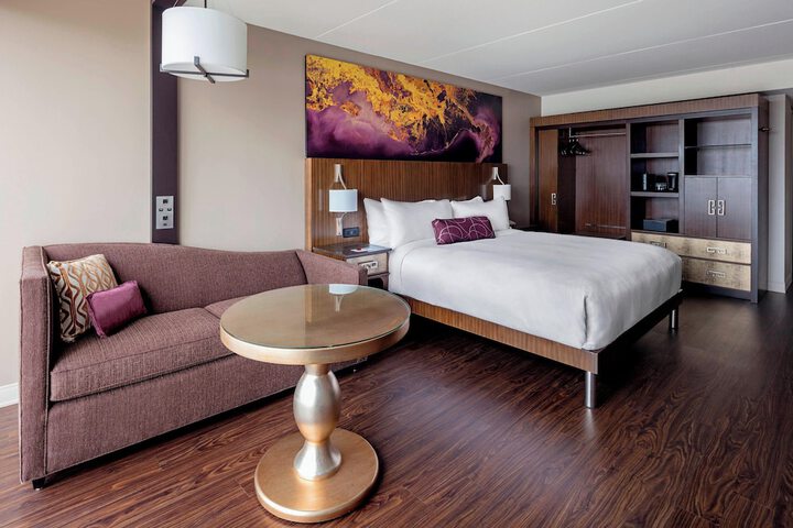 Room 18 of 77