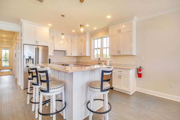 Walk to Beach: Oceanfront Home w / Outdoor Kitchen