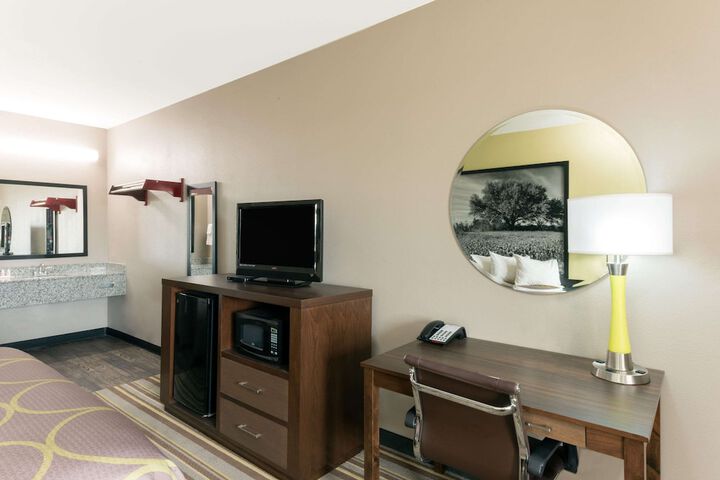 Room 9 of 14