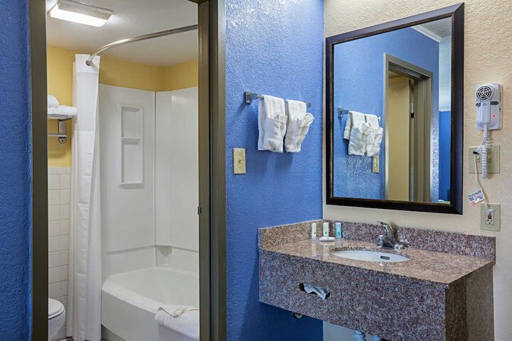 Room 17 of 26