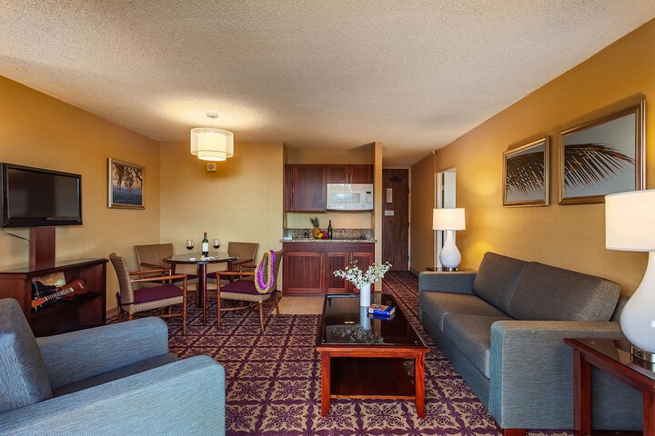 Hilo Hawaiian Hotel Trademark Collection by Wyndham