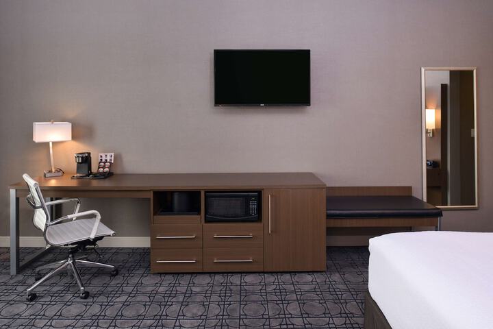 Room 27 of 42