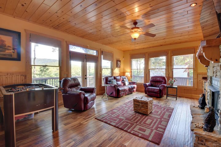 Ellijay Cabin Rental w / Hot Tub + Mountain Views!