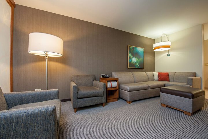 Room 27 of 51