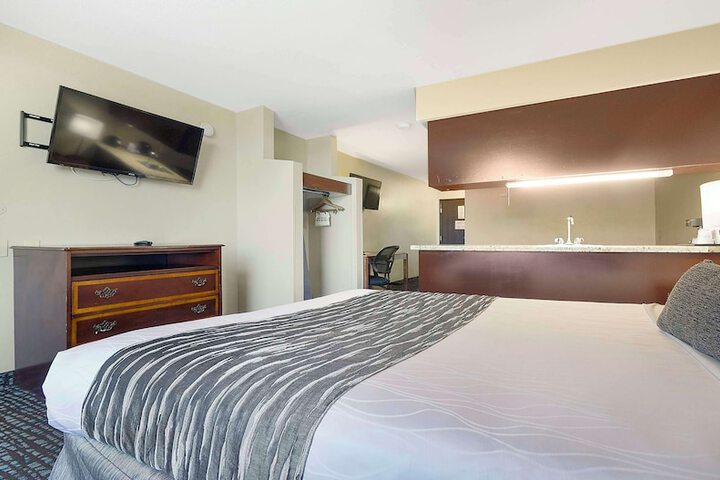 Room 13 of 42