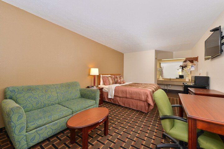Room 8 of 14