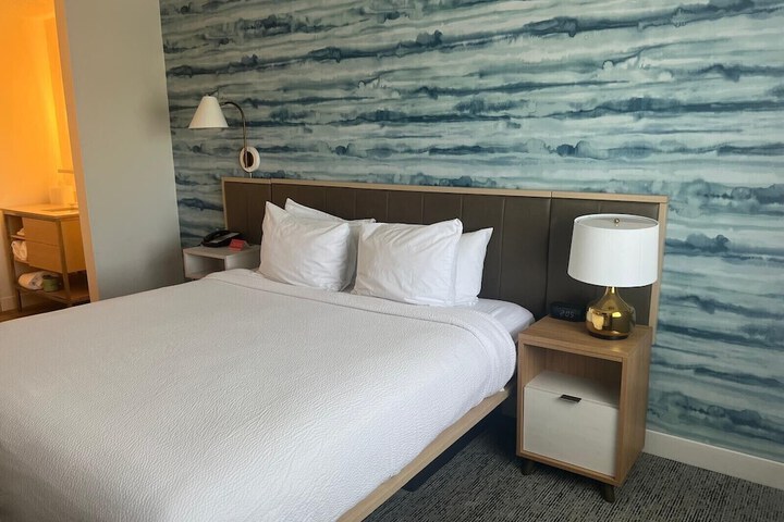 Room 25 of 46
