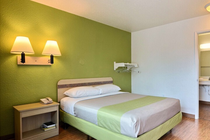 Room 11 of 24