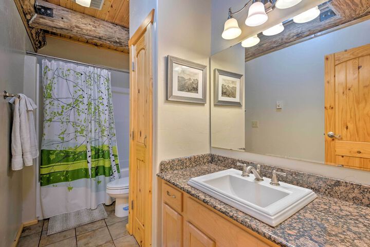Riverfront Gold Bar Log Cabin Near Stevens Pass!