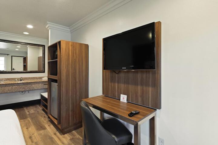 Room 18 of 43