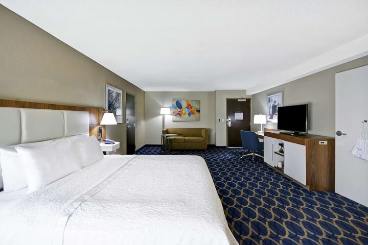 Room 11 of 32