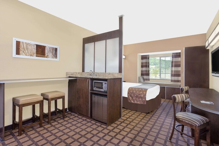 Room 19 of 38