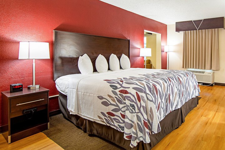 Red Roof Inn & Suites Greenwood SC