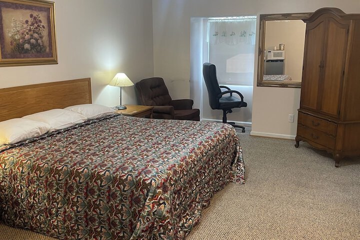 Room 12 of 16