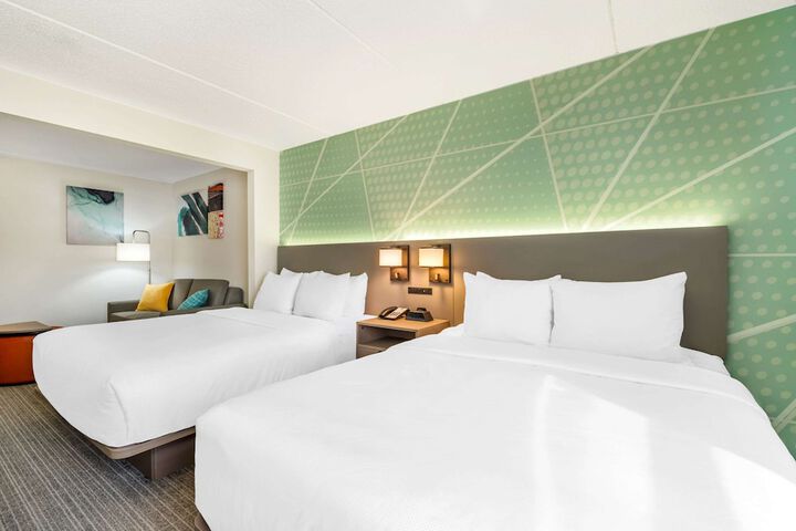 Room 32 of 43