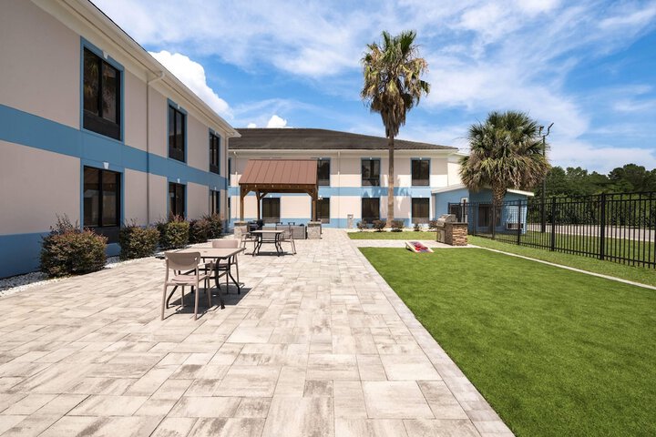 Baymont by Wyndham Savannah / Garden City