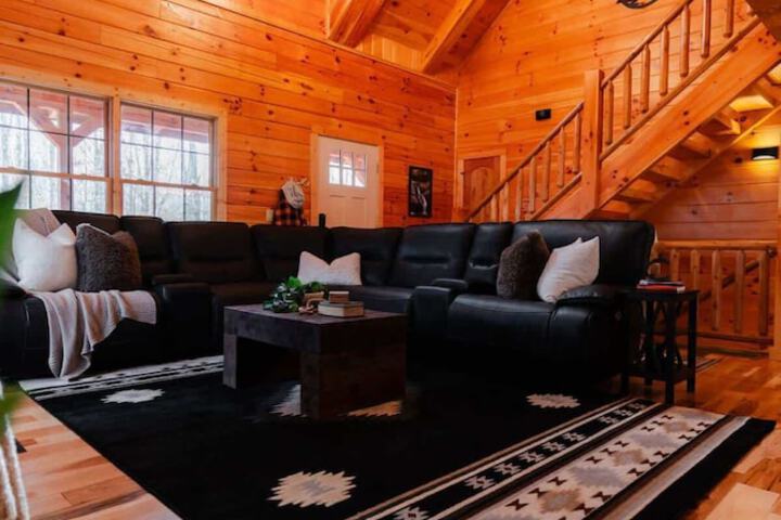 Sleeps 16! Luxury Cabin With Game Room & Hot Tub