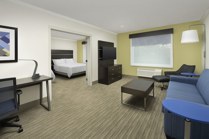 Room 28 of 39