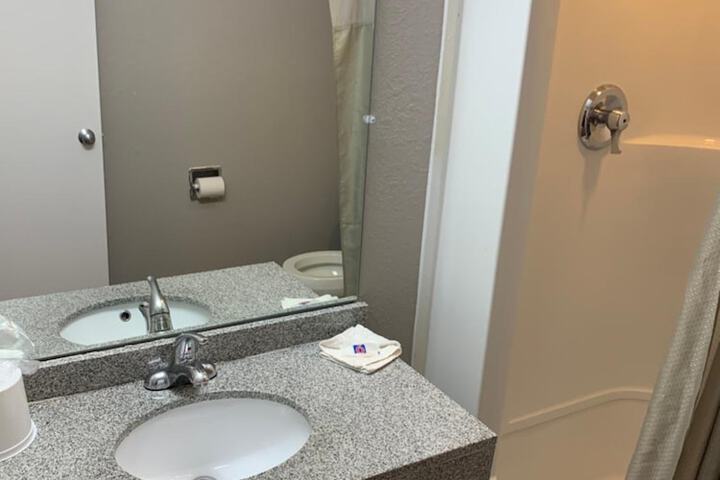 Room 16 of 32