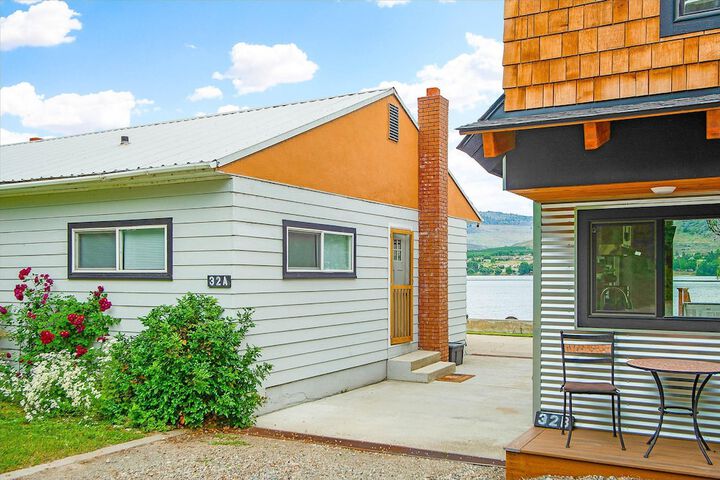 Lake Level Cabin in Oroville