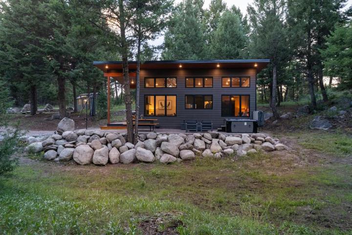 Granite Moose Hideaway Cabin