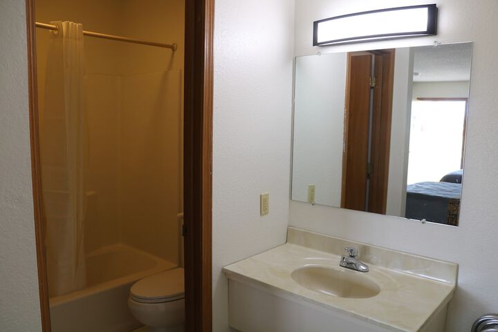 Room 8 of 9
