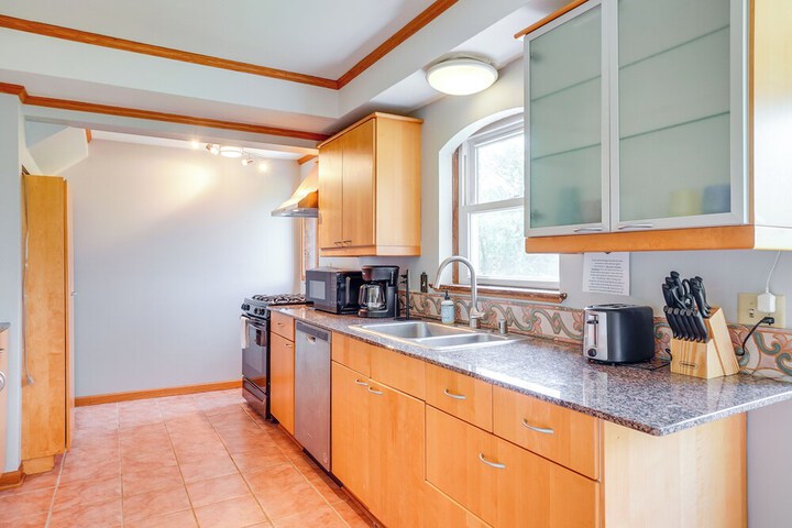 Pet-friendly New Berlin Retreat w / Patio & Yard!