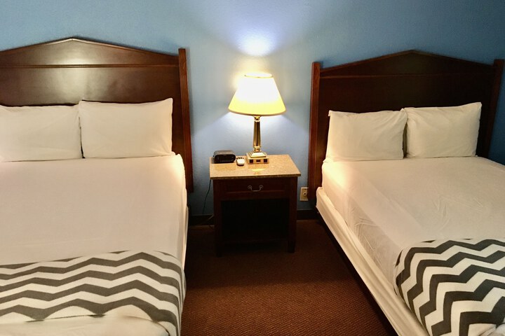 RIVER ROCK INN